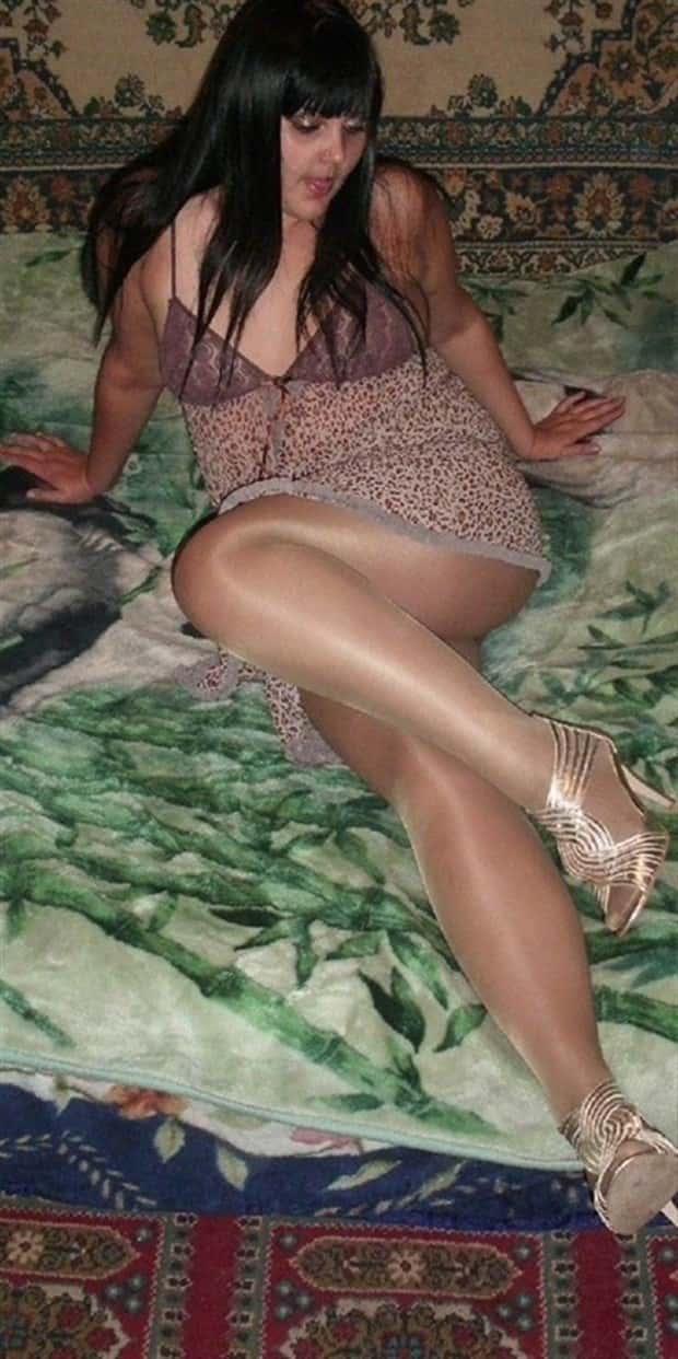 Russian Girls Love Carpets #2 (25 photos)