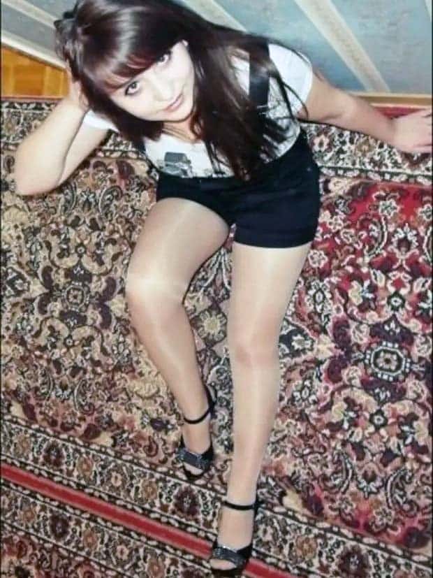 Russian Girls Love Carpets #2 (25 photos)