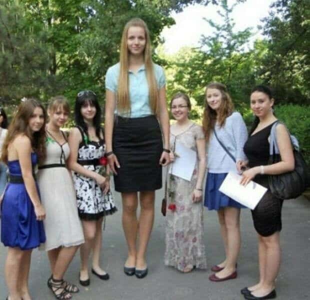 Unique Experiences Only Tall People Understand (25 photos)