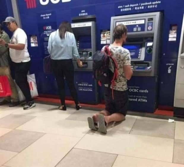 Unique Experiences Only Tall People Understand (25 photos)