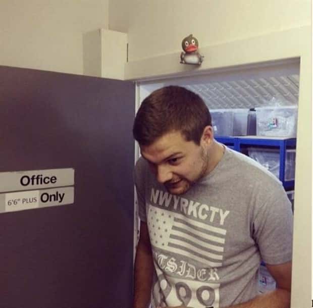 Unique Experiences Only Tall People Understand (25 photos)