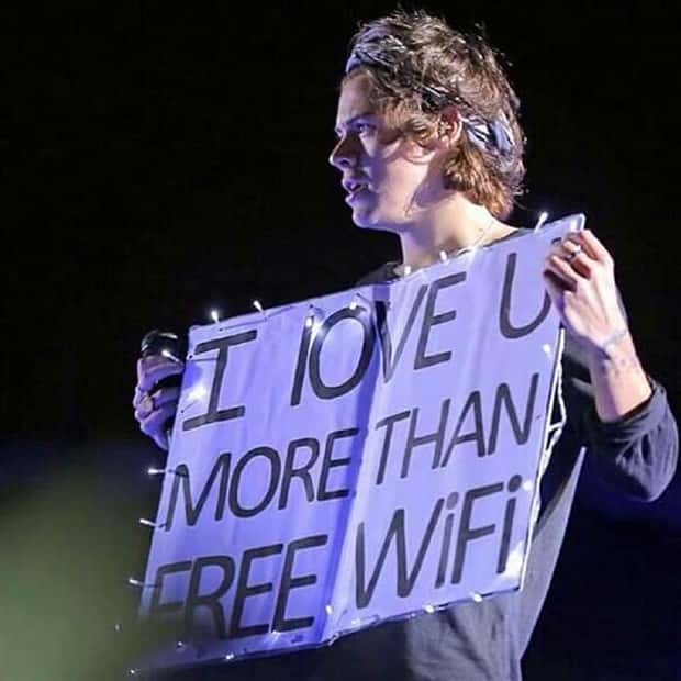 Funny Signs Spotted at Concerts (38 photos)