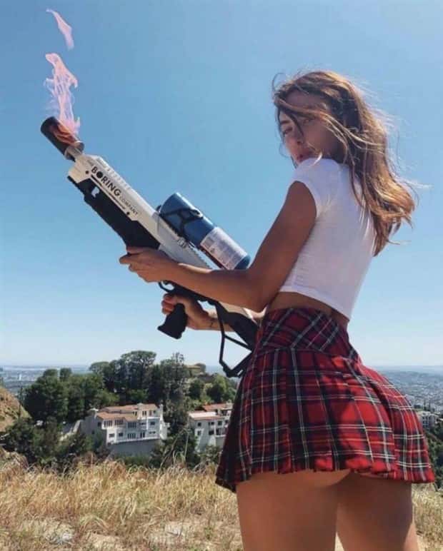 hot girls love guns 12 Hot Girls with Guns #12 (23 photos)