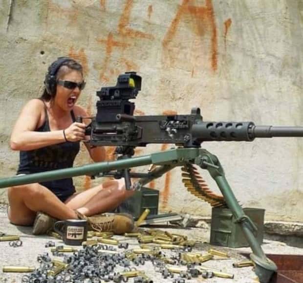 hot girls love guns 22 Hot Girls with Guns #12 (23 photos)