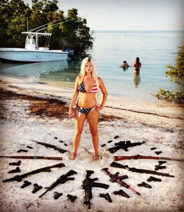 hot girls love guns 7 Hot Girls with Guns #12 (23 photos)