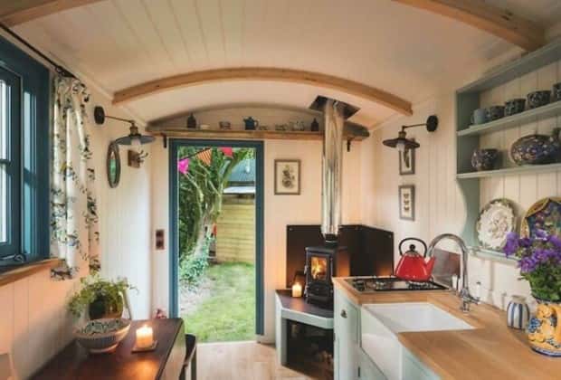 32 Tiny Houses Showing Cozy Life (32 photos)