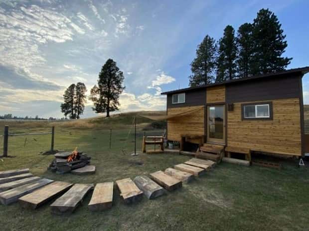 32 Tiny Houses Showing Cozy Life (32 photos)