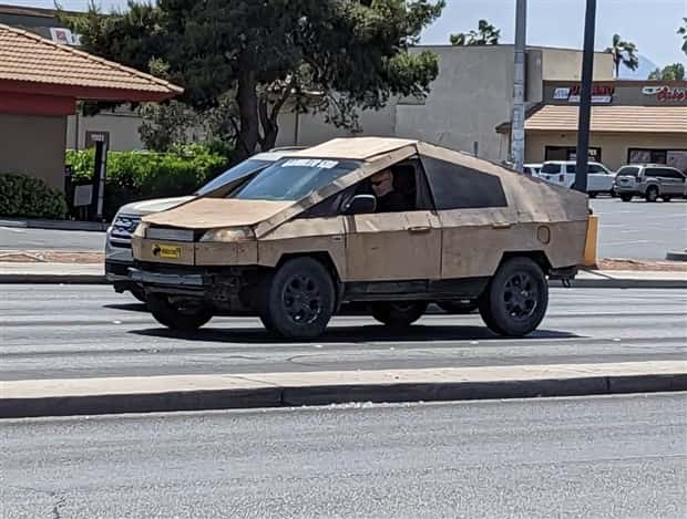 diy cybertrucks 15 24 DIY Cybertruck Creations (24 photos)