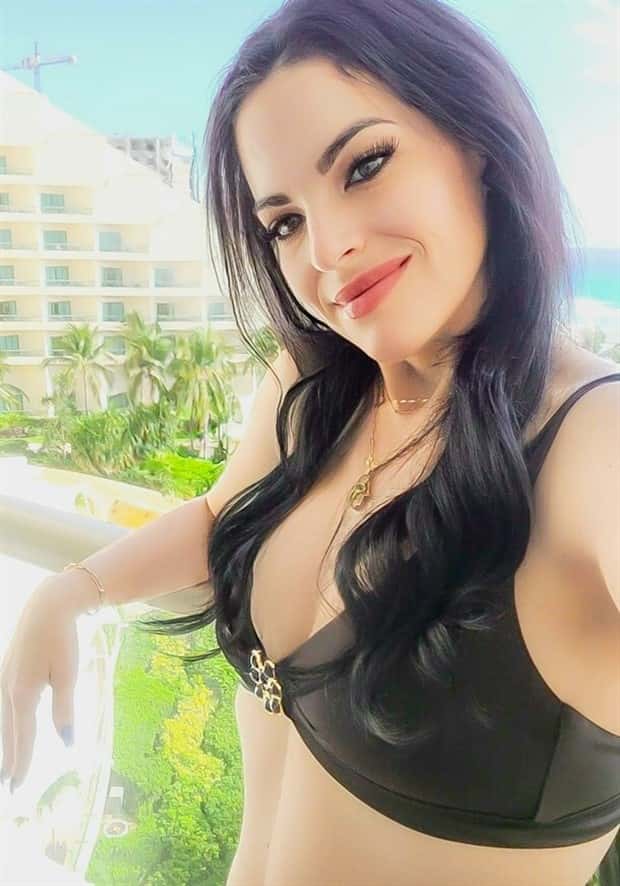 The Worlds Widest Female Tongue Belongs to Brittany Lacayo (12 photos)