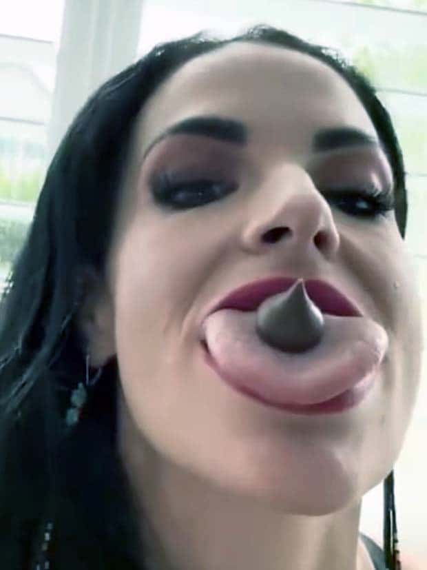 The Worlds Widest Female Tongue Belongs to Brittany Lacayo (12 photos)
