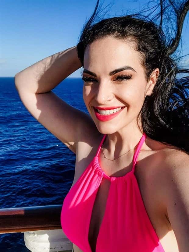 The Worlds Widest Female Tongue Belongs to Brittany Lacayo (12 photos)