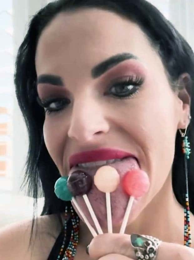 The Worlds Widest Female Tongue Belongs to Brittany Lacayo (12 photos)