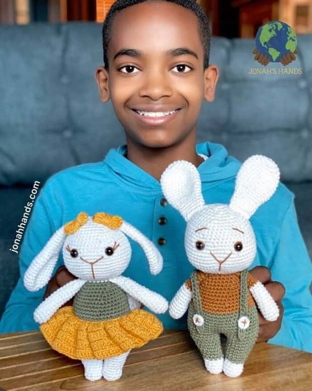 Jonah Larson crocheting 10 A Boy Turned His Hobby Into a Business (25 photos)