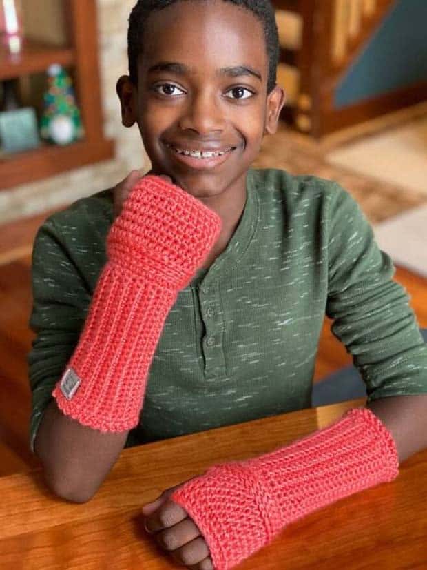 Jonah Larson crocheting 18 A Boy Turned His Hobby Into a Business (25 photos)