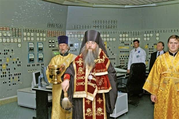 Orthodox Priests Blessing Weird Stuff (32 photos)