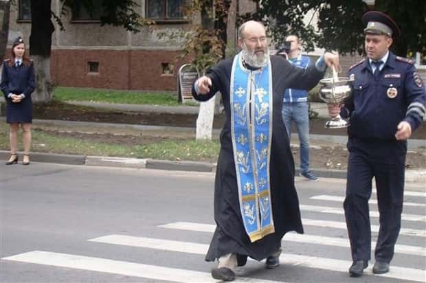 Orthodox Priests Blessing Weird Stuff (32 photos)