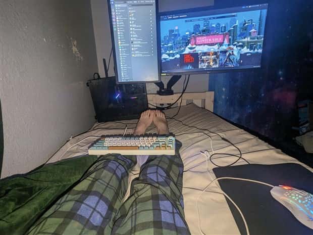 Unsettling Gaming Setups Exposed (43 photos)