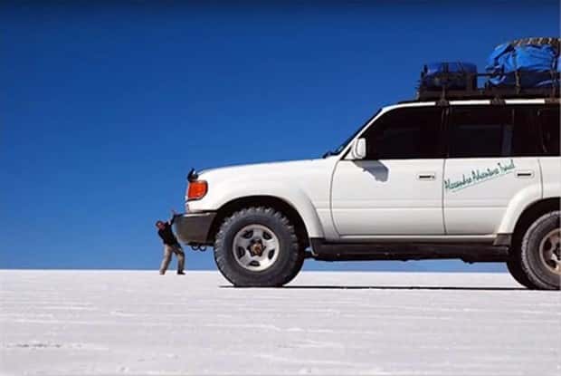 forced perspective 19 Forced Perspective Creates Stunning Illusions (28 photos)