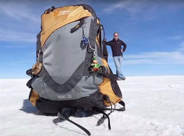 forced perspective 21 Forced Perspective Creates Stunning Illusions (28 photos)