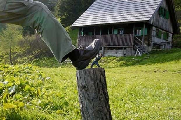 forced perspective 27 Forced Perspective Creates Stunning Illusions (28 photos)