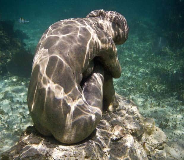 Forgotten Statues Resting Underwater (20 photos)
