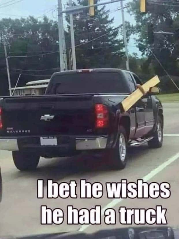 Bizarre Road Situations That Defy Explanation (28 photos)