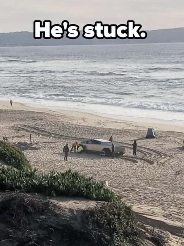 Bizarre Road Situations That Defy Explanation (28 photos)