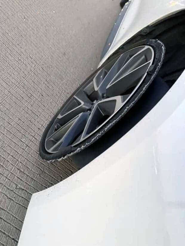 Bizarre Road Situations That Defy Explanation (28 photos)