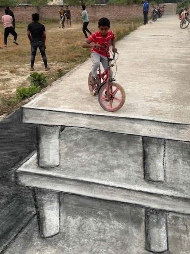 Teacher’s 3D Chalk Art Wows Community (25 photos)