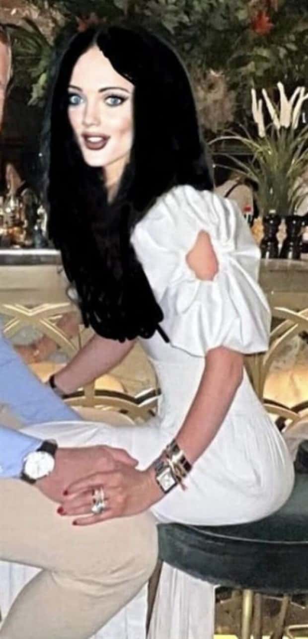 Instagrammers With Edited Reality (20 photos)