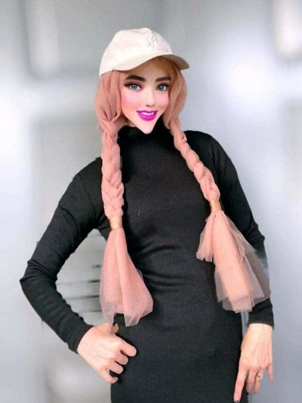 Instagrammers With Edited Reality (20 photos)