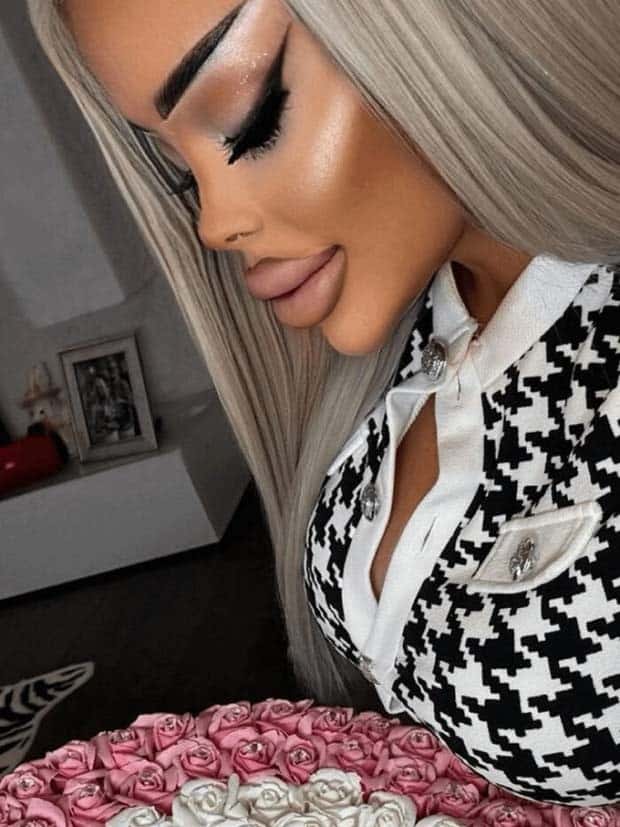 Instagrammers With Edited Reality (20 photos)