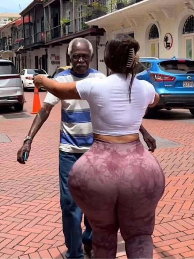 Instagrammers With Edited Reality (20 photos)