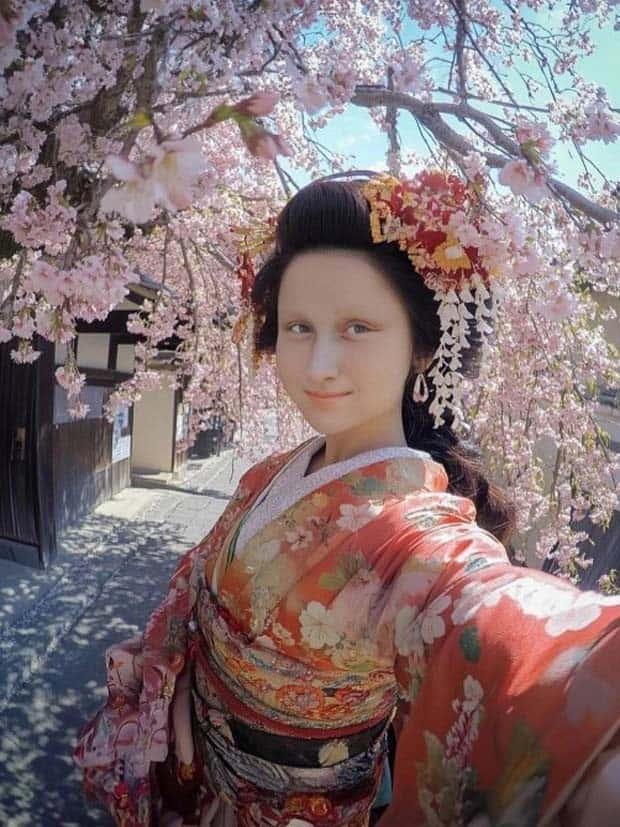 AI Brings Mona Lisa to Life (10 photos)