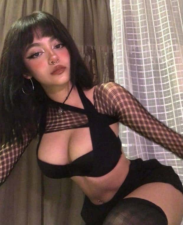 Hot Girls in Seductive Mesh Outfits #6 (22 photos)