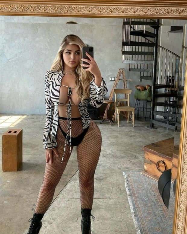 Hot Girls in Seductive Mesh Outfits #6 (22 photos)