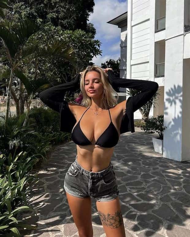 Handsome Girls in Short Shorts #2 (25 photos)