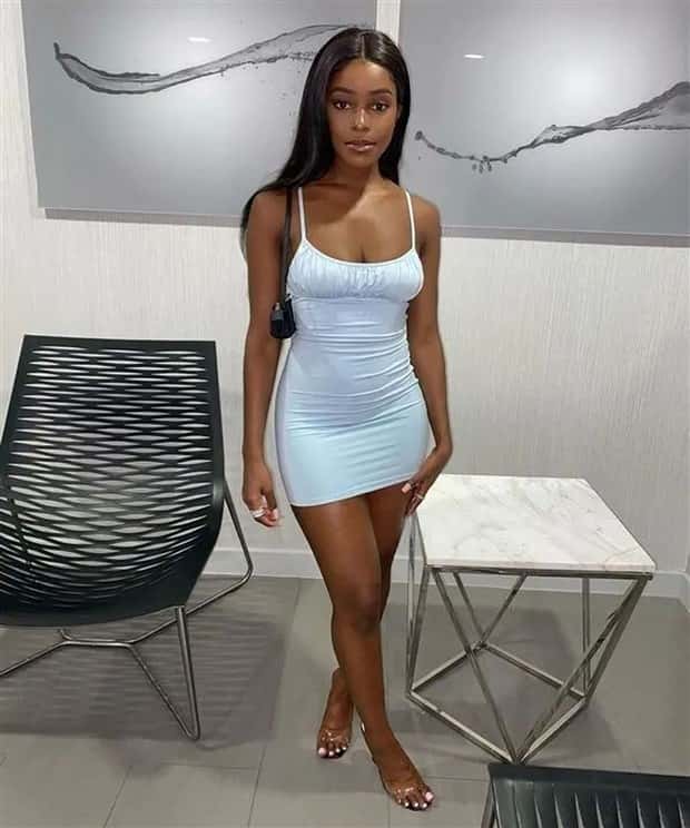 Hot Girls in Tight Dresses #53 (24 photos)