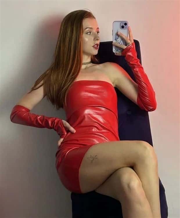 Hot Girls in Tight Dresses #53 (24 photos)