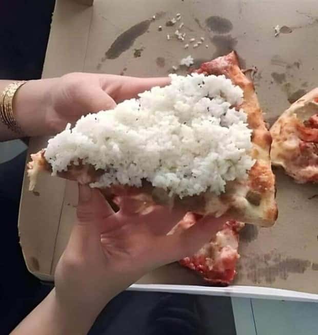 29 Pizzas That Would Make Any Italian Run Away (29 photos)