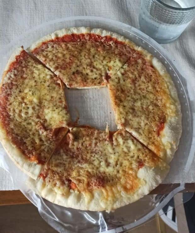 29 Pizzas That Would Make Any Italian Run Away (29 photos)
