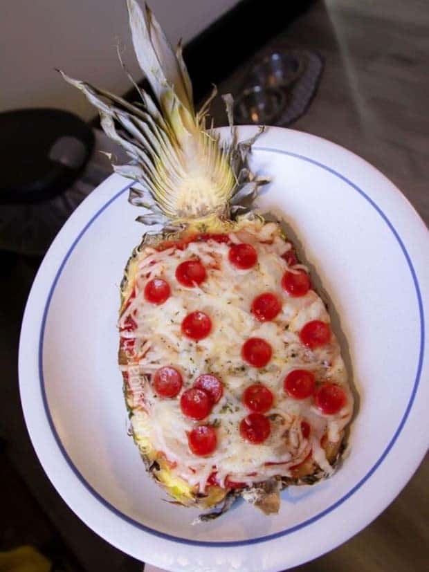 29 Pizzas That Would Make Any Italian Run Away (29 photos)