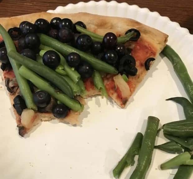 29 Pizzas That Would Make Any Italian Run Away (29 photos)