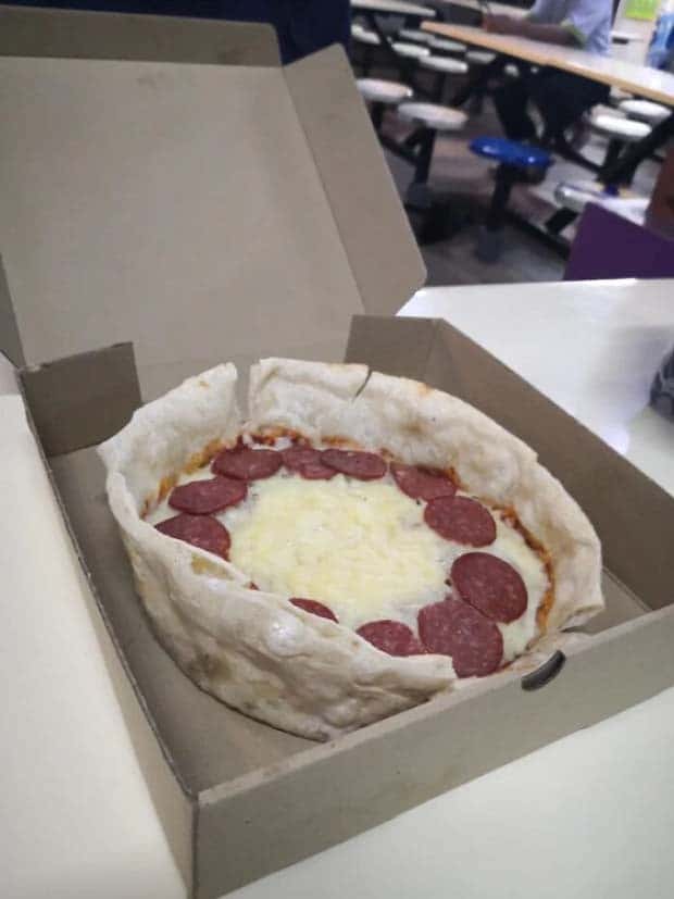 29 Pizzas That Would Make Any Italian Run Away (29 photos)