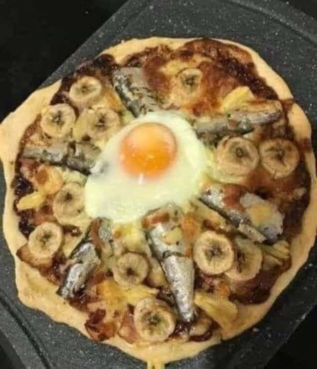 29 Pizzas That Would Make Any Italian Run Away (29 photos)