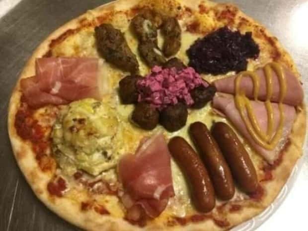 29 Pizzas That Would Make Any Italian Run Away (29 photos)