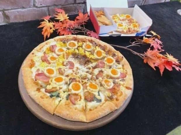 29 Pizzas That Would Make Any Italian Run Away (29 photos)