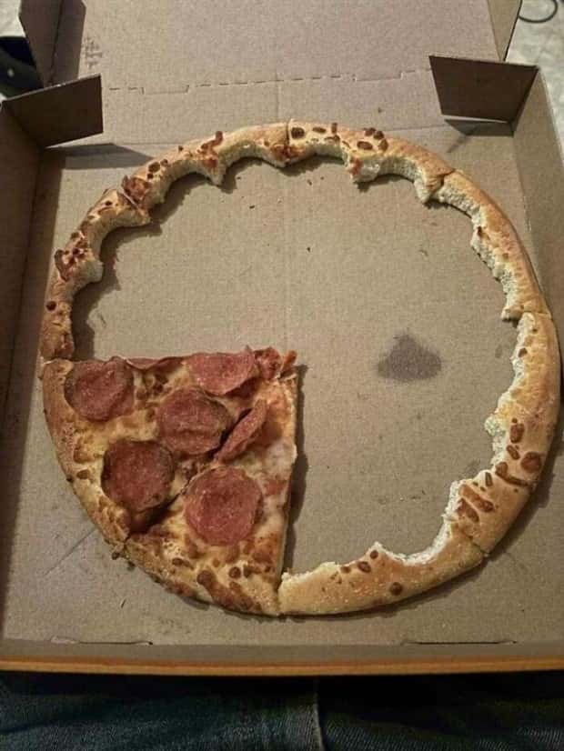 29 Pizzas That Would Make Any Italian Run Away (29 photos)