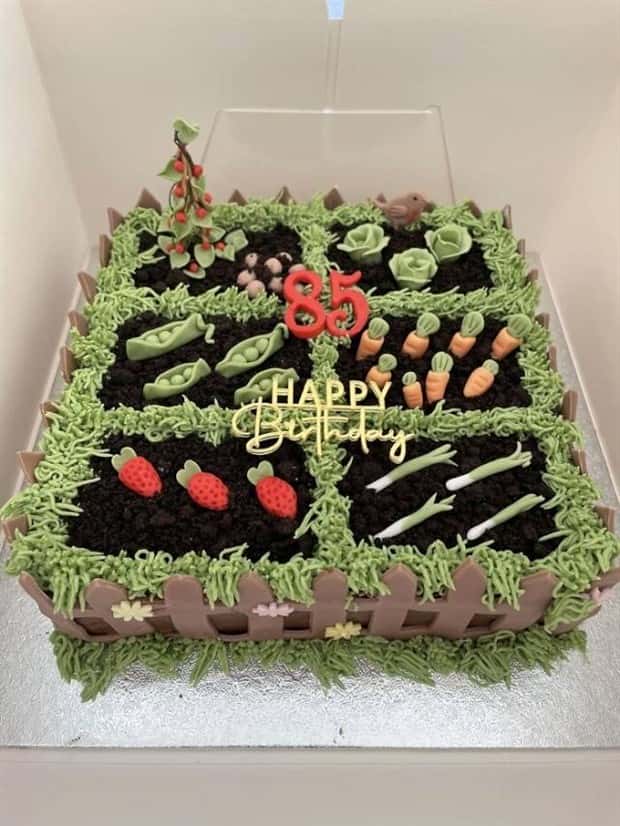 standout cake designs 19 Standout Cake Designs and Decorations (28 photos)