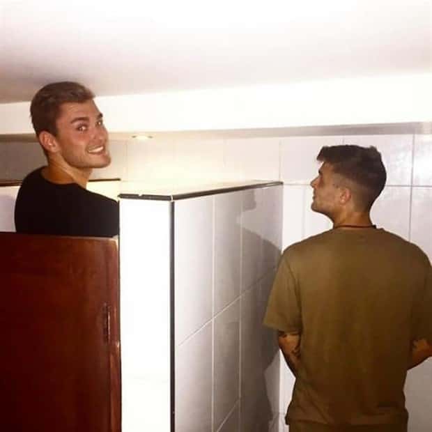 tall people stryggle 10 Tall People and the Awkward Realities (27 photos)